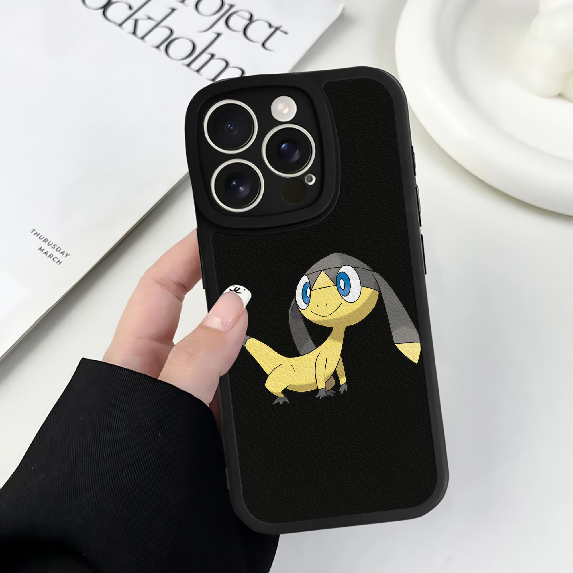 （画像用） ポケットモンスター Pokémon 【iPhone 16シリーズ対応】シリコンスマホケース（レザー調） 材質：シリコン